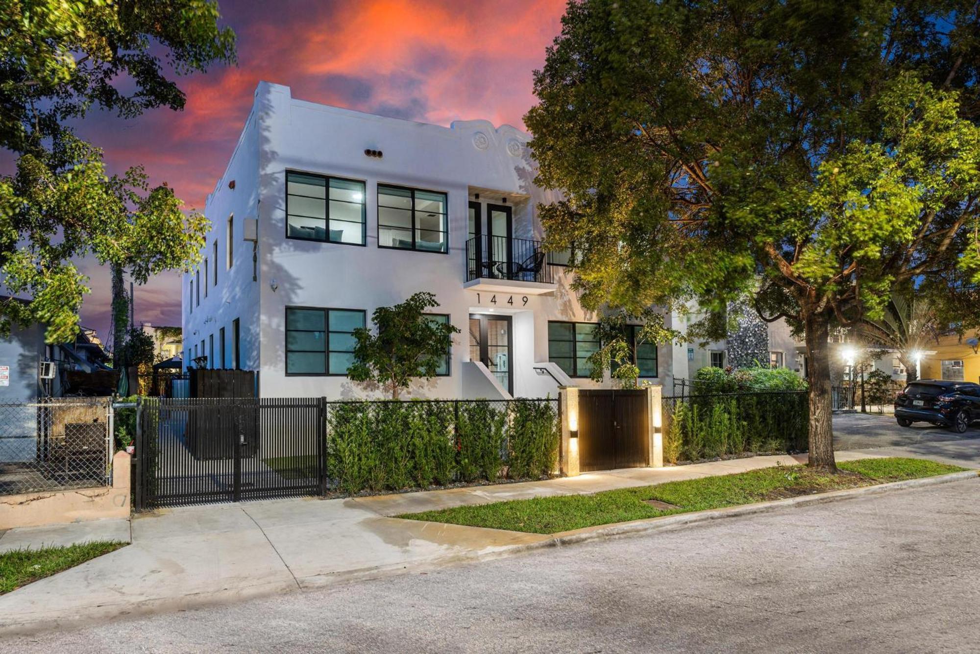 Lux Retreat By Renzzi Apartment Miami Luaran gambar