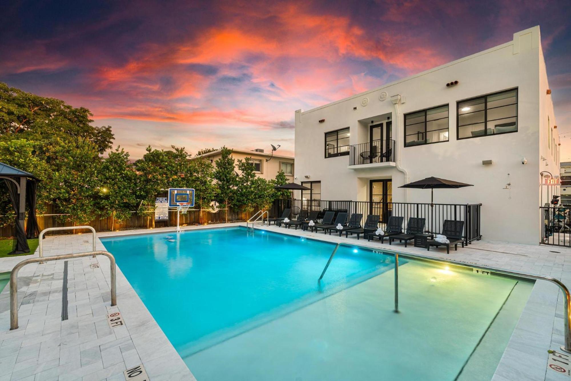 Lux Retreat By Renzzi Apartment Miami Luaran gambar