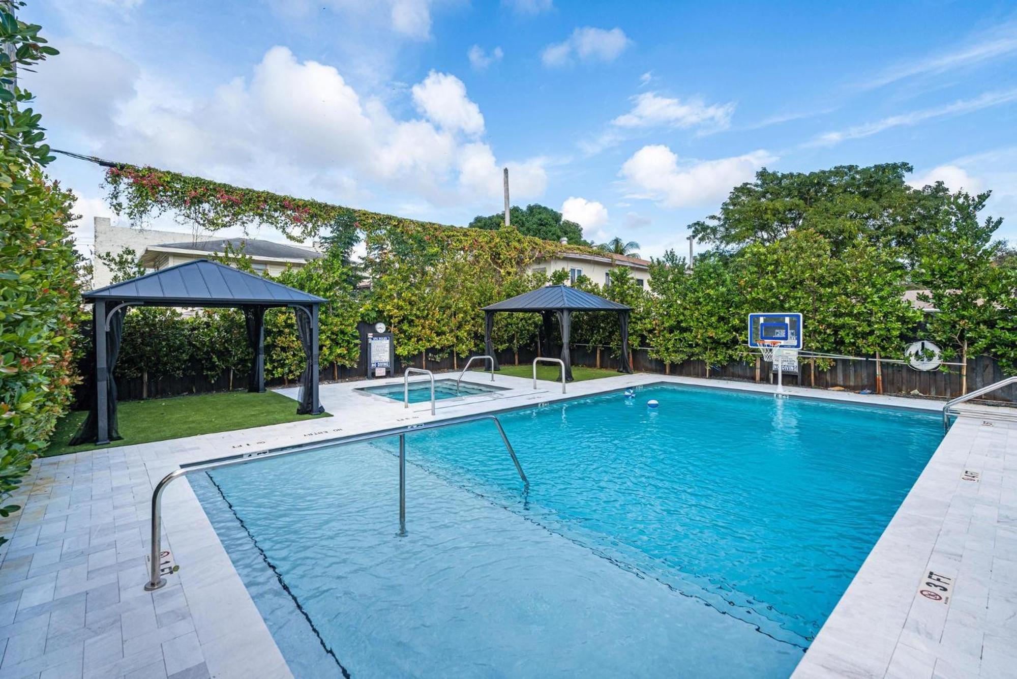 Lux Retreat By Renzzi Apartment Miami Luaran gambar